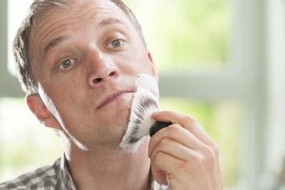 Подготовка кожи лица к бритью помазком Подготовка кожи лица к бритью помазком